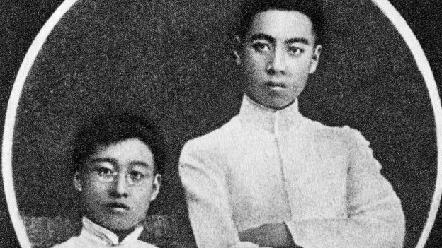 周恩来和李福景摄於1915年南开同学时