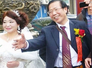 Chinese democracy activist Qin Yongmin and wife Zhao Suli