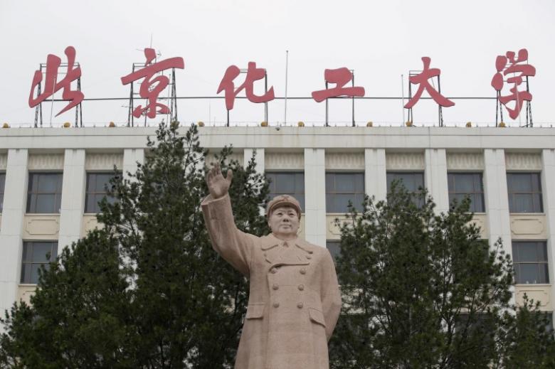 A statue of late Chairman Mao Zedong is pictured at Beijing University of Chemical Technology in Beijing, China, August 4, 2016. REUTERS/Jason Lee/File Photo
