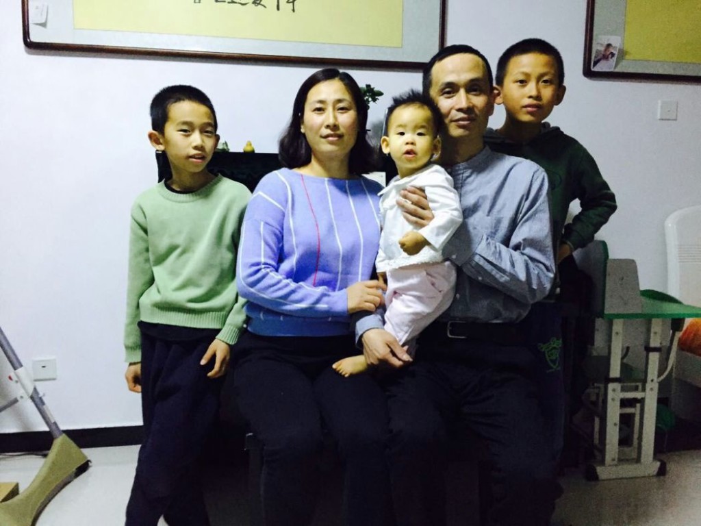 Xie Yanyi with his family