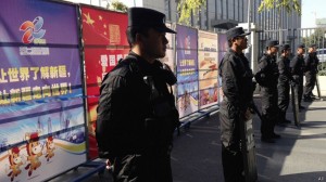 140917043356_cn_urumqi_court_police_cordon_624x351_ap