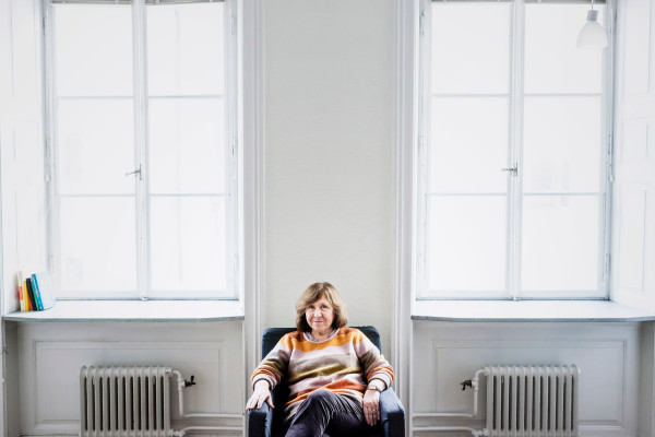 STOCKHOLM 20131024 Vitryska författaren Svetlana Aleksijevitj är i Sverige för att delta på den internationella litteraturfestivalen på Moderna museet. Hon är aktuell med boken "Tiden second hand". Foto: Vilhelm Stokstad / TT / Kod 11370