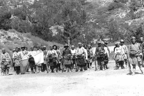 1961年藏族抵抗军四水六岭在训练