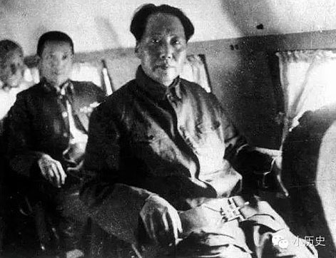 1945年8月毛乘美军专机飞重庆会谈