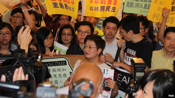 香港十六个政党和团体铜锣湾时代广场抗议Lancome