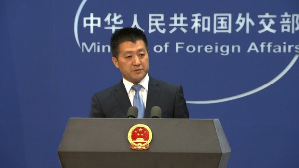 中国外交部发言人就南海仲裁表明中国态度