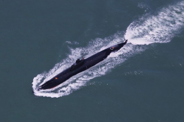 南海舰队的潜艇在海上训练