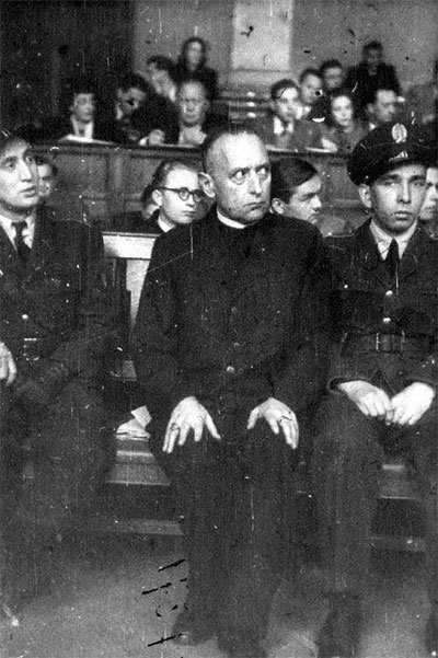 闵真谛红衣主教在1948年2月匈牙利布达佩斯审判席受审