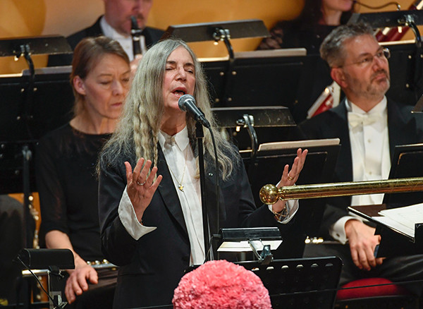 US singer Patti Smith performs 'A Hard Rain's A-Gonna Fall' by absent Literature prize winner Bob Dylan during the awardings of the Nobel Prizes in medicine, economics, physics and chemistry on December 10, 2016 in Stockholm, Sweden. Nobel laureates are honoured every year on December 10 -- the anniversary of the death of prize's founder Alfred Nobel, a Swedish industrialist, inventor and philanthropist. / AFP PHOTO / TT News Agency / JESSICA GOW / Sweden OUT