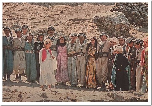 身着传统民族服饰的库尔德人