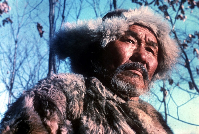 影片主角赫哲族猎人德尔苏·乌扎拉。赫哲人为乌苏里江流域的原住民