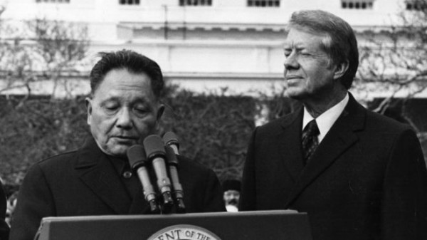 中国领导人邓小平1979年1月访问美国受到卡特总统欢迎