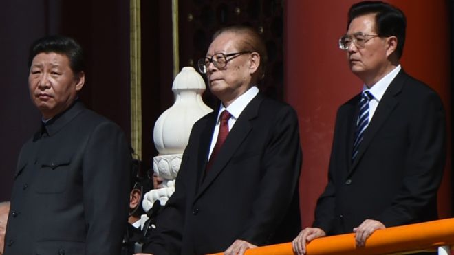 习近平（左）、江泽民（中）、胡锦涛（右）