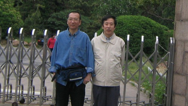 2005年，刘晓波在青岛与孙文广教授合影