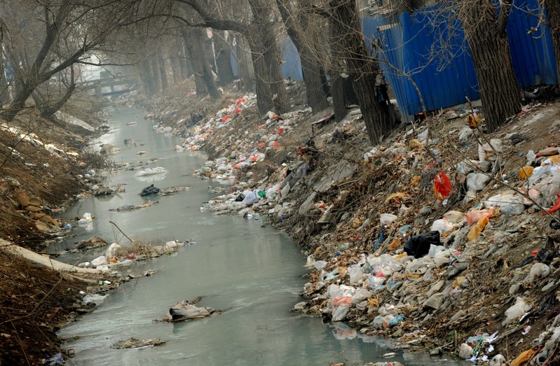 中国公共环境研究中心主任马军指出，“要想净化已渗透到深层的地下水污染需要1千年。”