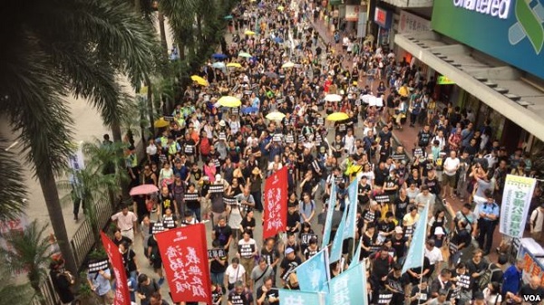 香港几十个政党和团体在十一国庆举行反威权大游行