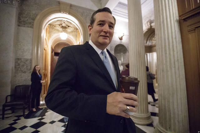 美国民主党籍参议员克鲁兹（Ted Cruz）离开参议院议事厅