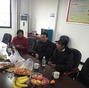 2017年11月21日，当局对江天勇宣判后允许其与父亲和妹妹会面