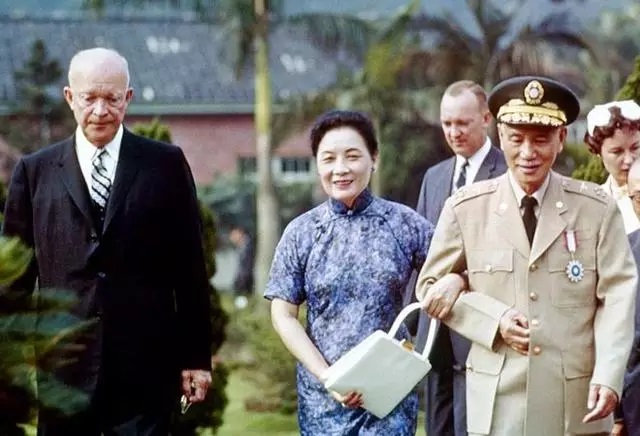 1960年，艾森豪威尔访问台湾，蒋介石、宋美龄陪同