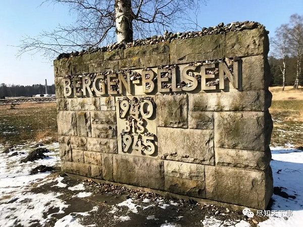 伯根-贝尔森万人冢墓碑