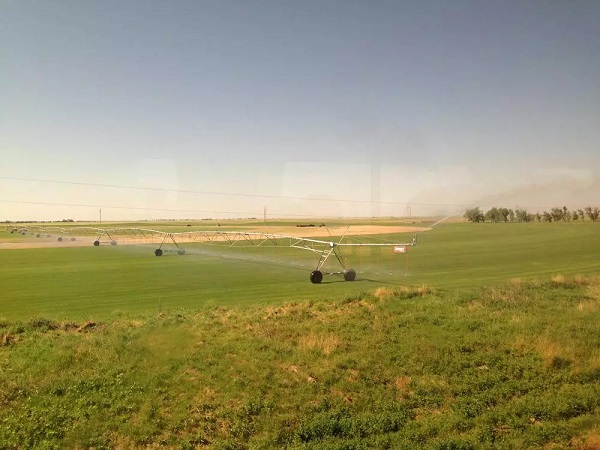 科罗拉多州的灌溉车