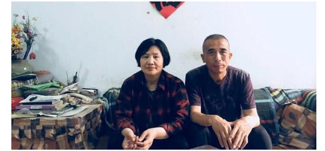 贾灵敏和丈夫阎崇民（摄于2018年5月8日，贾出狱翌日）