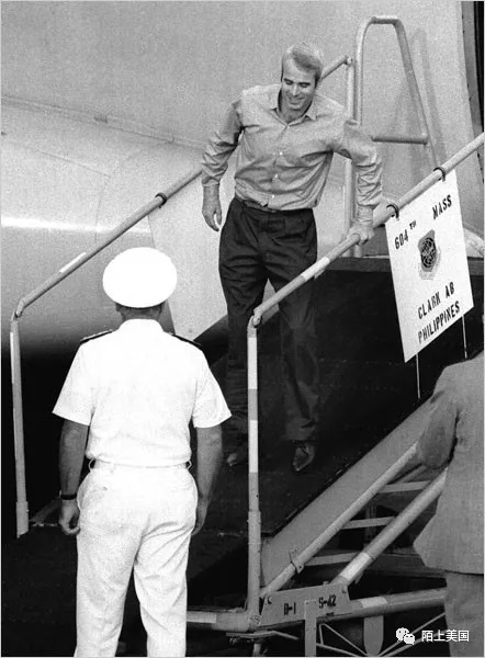 麦凯恩从越南战场获释回到美国 1973年
