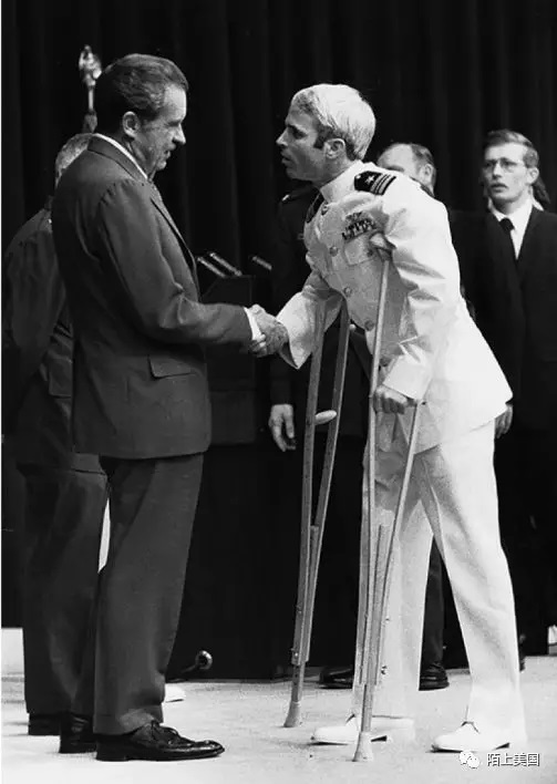 麦凯恩受到尼克松总统接见 1973年