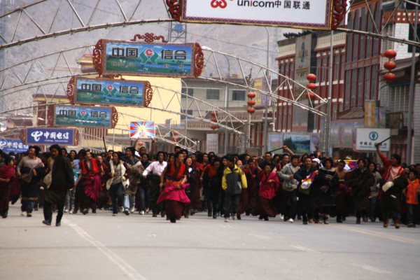 西藏人抗议