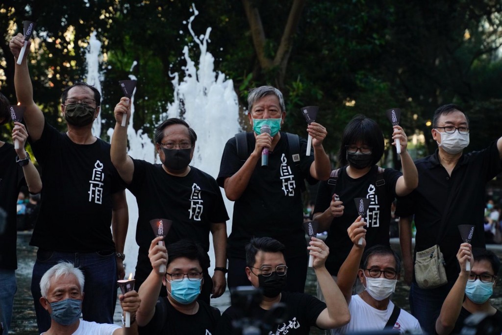 何俊仁:牢狱无阻点起心中烛光 – 独立中文笔会